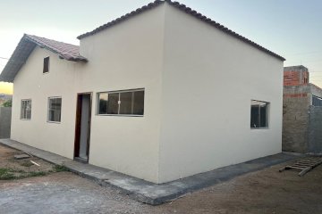 CASA COM QUINTAL 