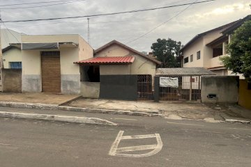 CASA COM PONTO COMERCIAL